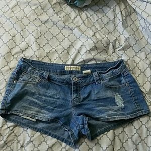 Paris blues medium wash distressed shorts